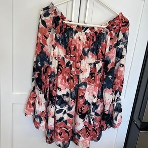 Oliviaceous beautiful blouse, size small!